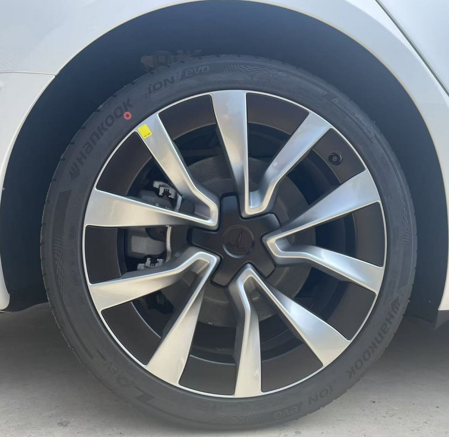 特斯拉 Model 3 + 现身工信部申报 延续经典设计 动力显著提升